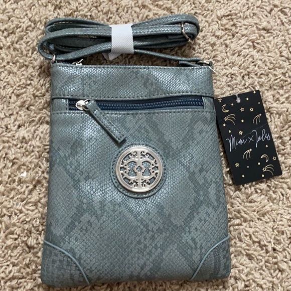 NWT Gray snakeskin crossbody bag - Picture 1 of 5